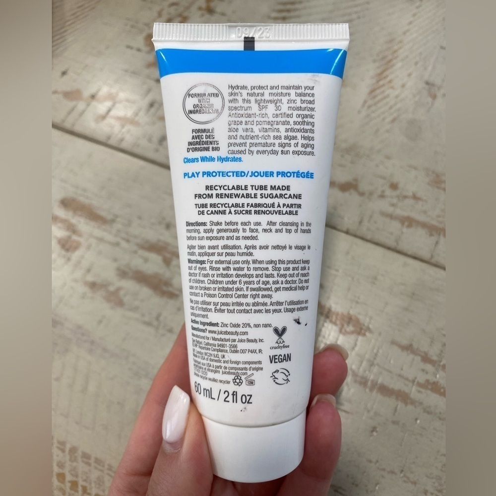 NWOT Juice Beauty SPF 30 Oil Free Moisturizer - Picture 2 of 3